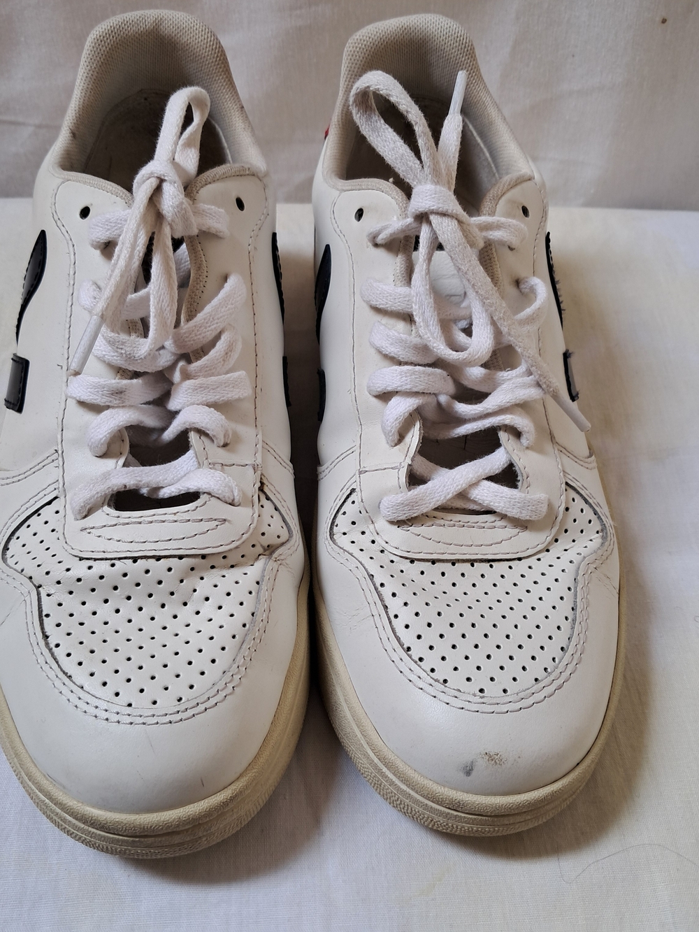 Veja V-10 Mens White Leather Low Top Sneakers Black Logo Red Accents
